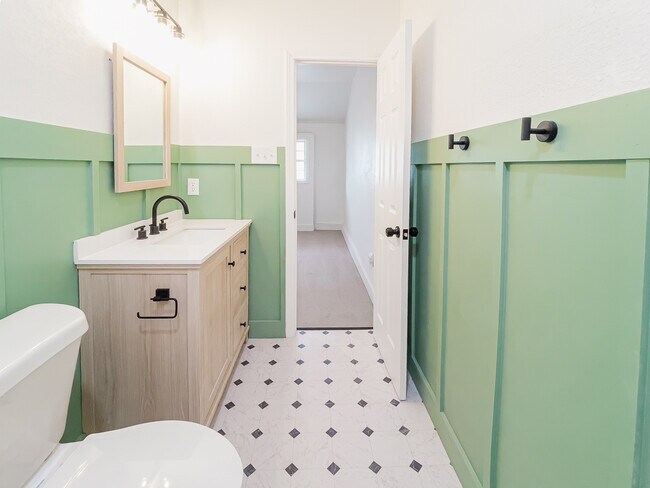 Building Photo - 2509 39th St