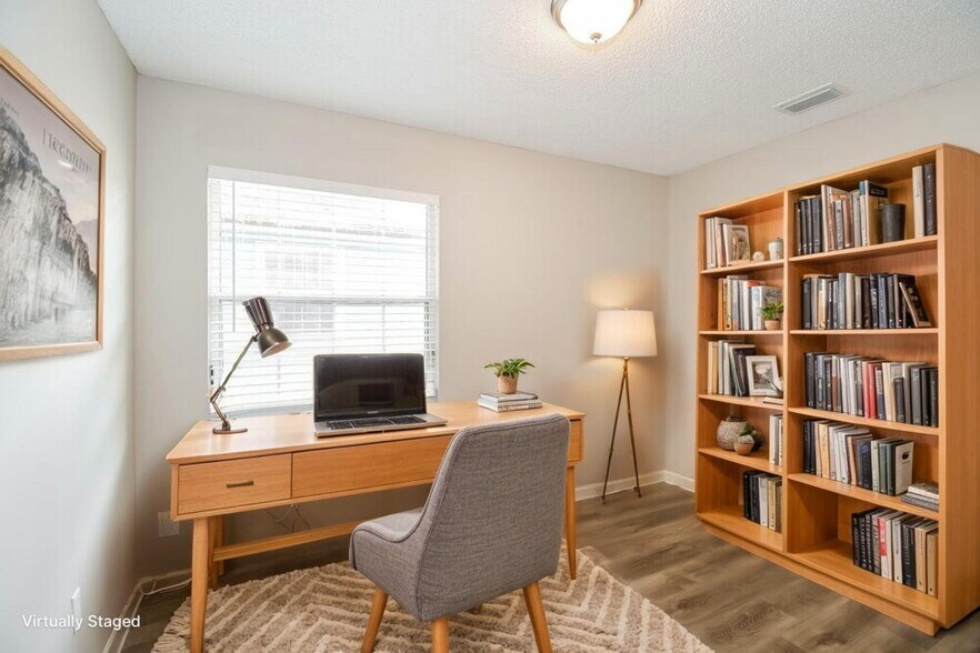 Building Photo - 880 Long Lake Dr