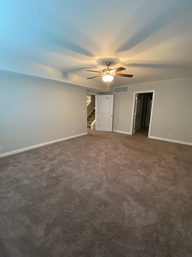 Building Photo - 6645 Woods Mill Dr