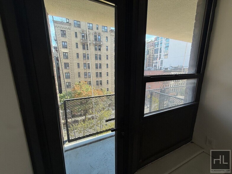 Building Photo - EAST 35 STREET