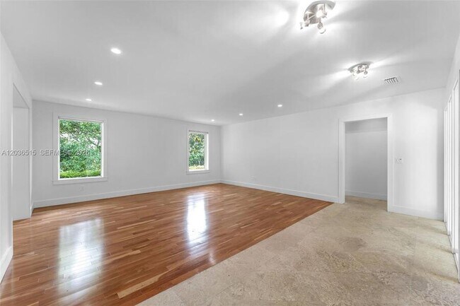 Building Photo - 7711 SW 47th Ave-