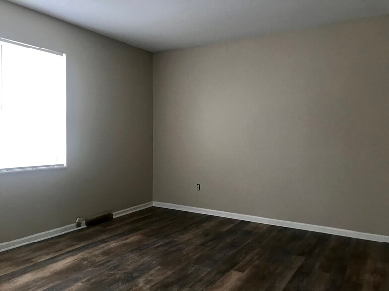 Building Photo - 8732 W 70th St