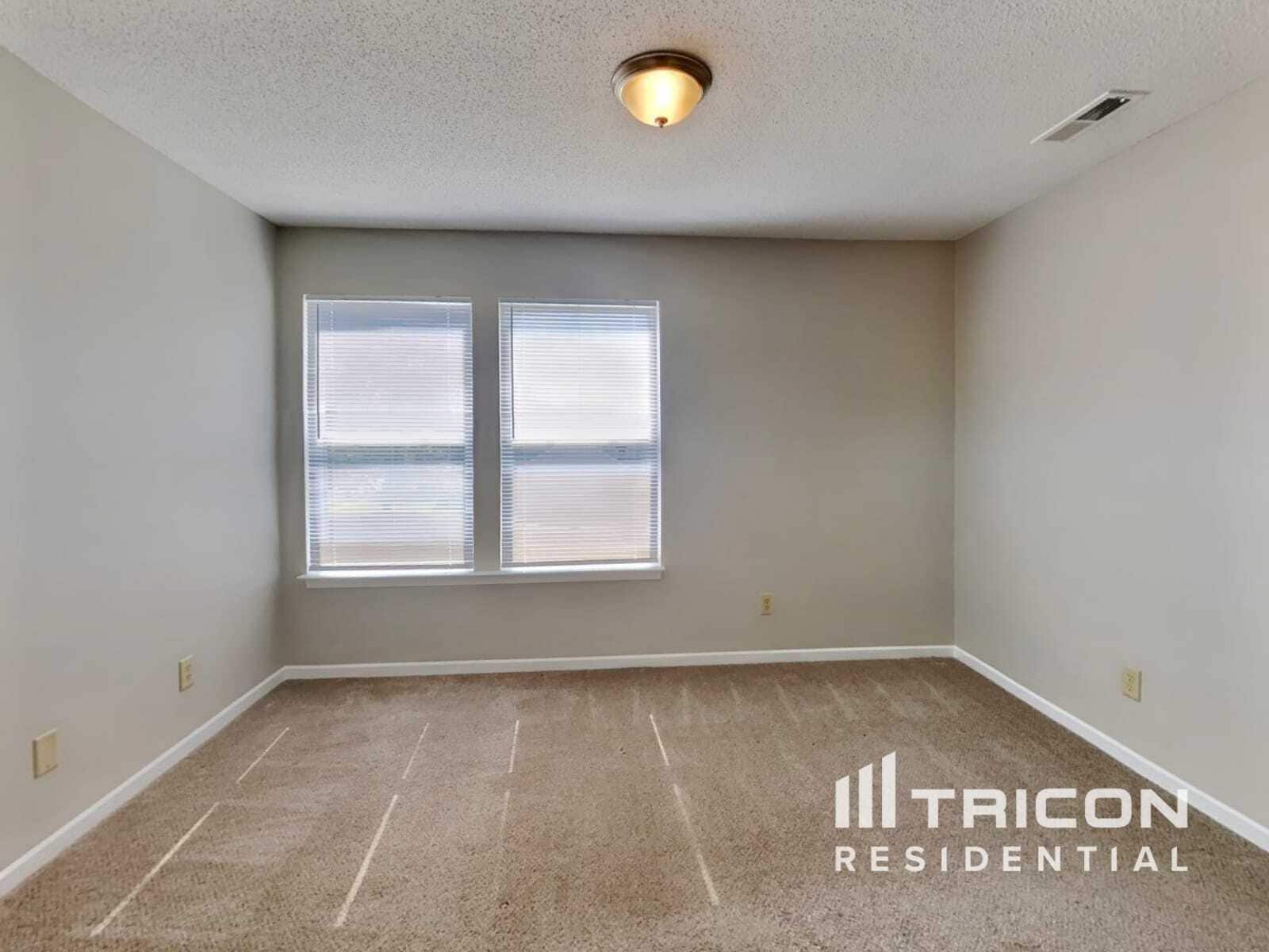 Building Photo - 13460 N Carwood Ct