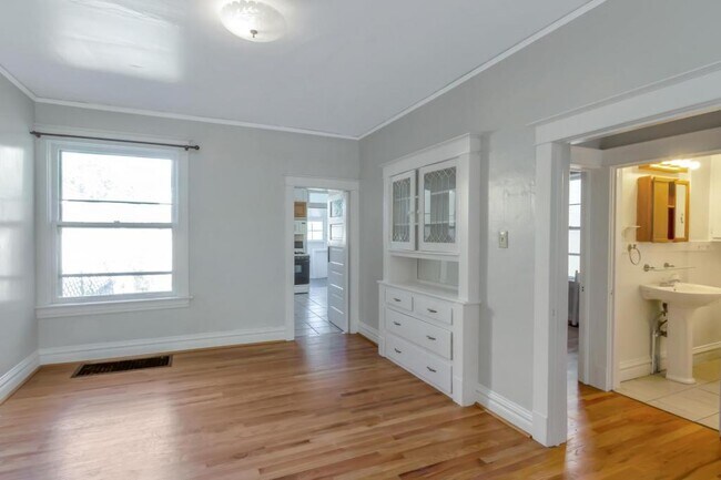 Building Photo - 558-562 Lafayette Street