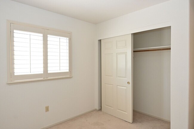 Building Photo - 1105 Vista Pointe Cir