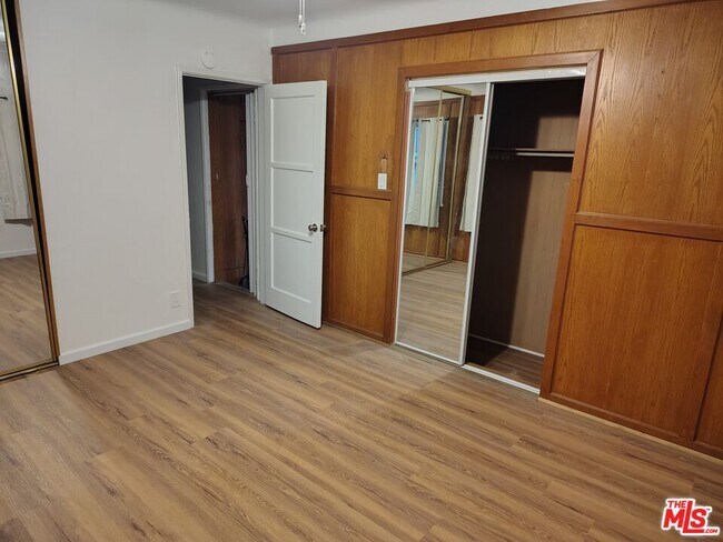 Building Photo - 5446 Angeles Vista Blvd