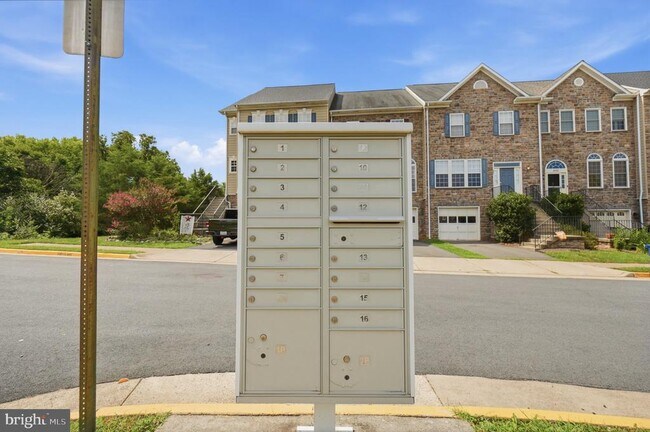 Building Photo - 899 Stonefield Square NE