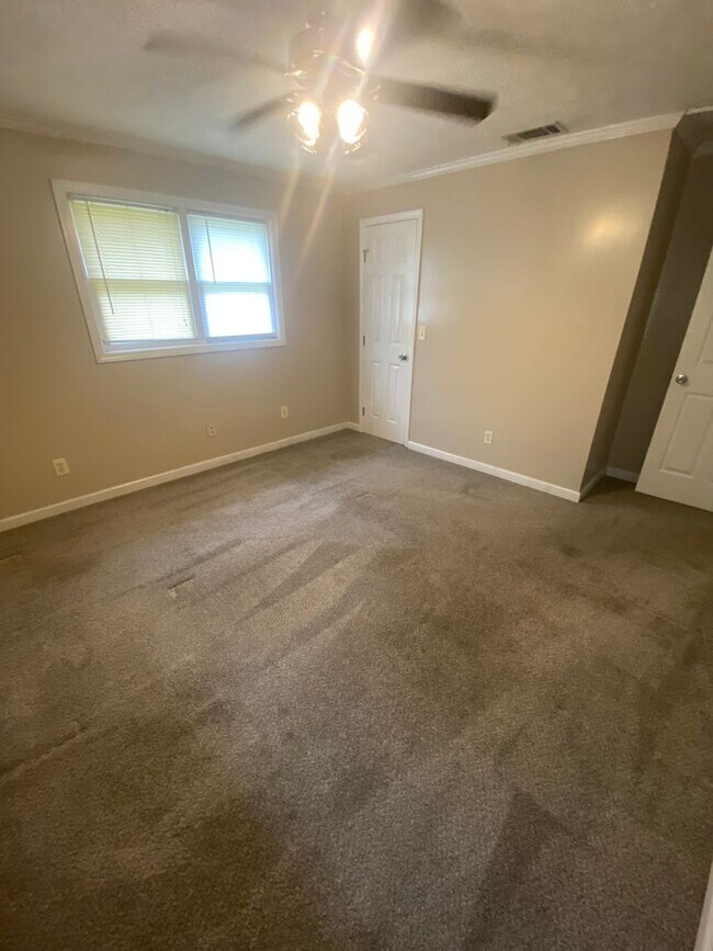 Building Photo - 206 Webb Rd