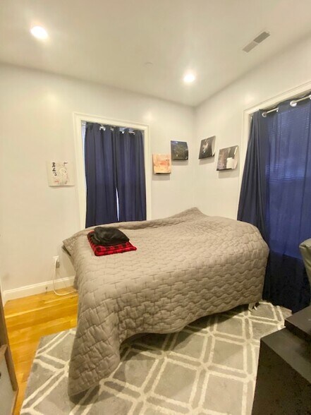 Building Photo - 721 Parker St