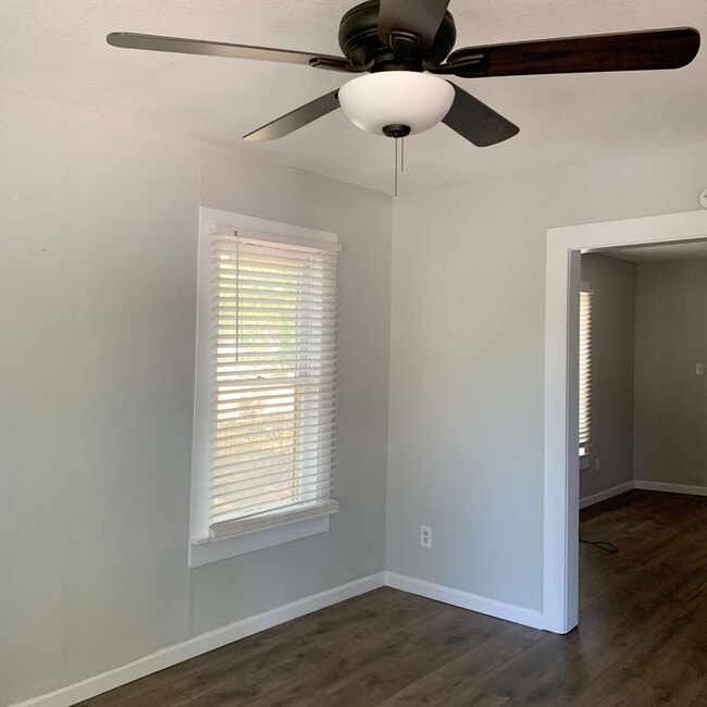 Building Photo - 505 E Heron St