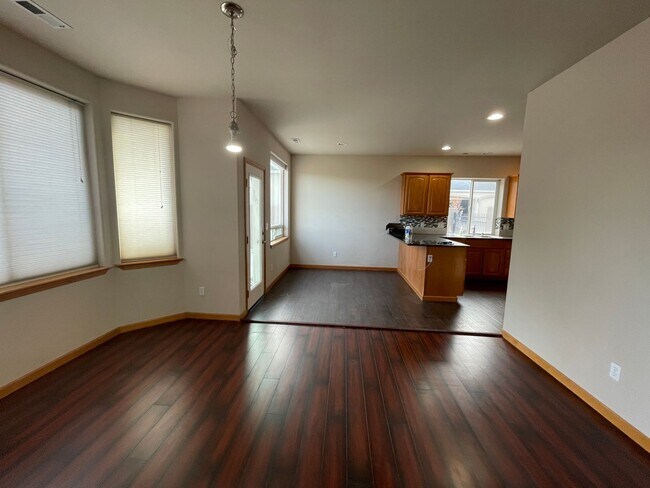 Building Photo - Amazing family home in the perfect location!