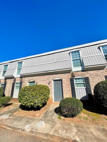 Building Photo - 100 Regency at Clemson