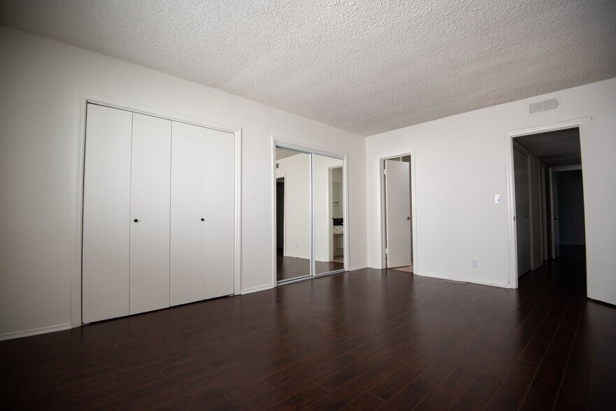 Building Photo - 5036 Coldwater Canyon Ave