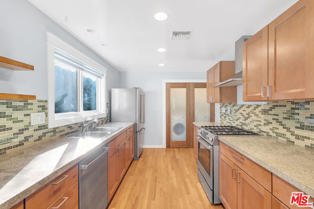 Building Photo - 1611 N Avenue 56