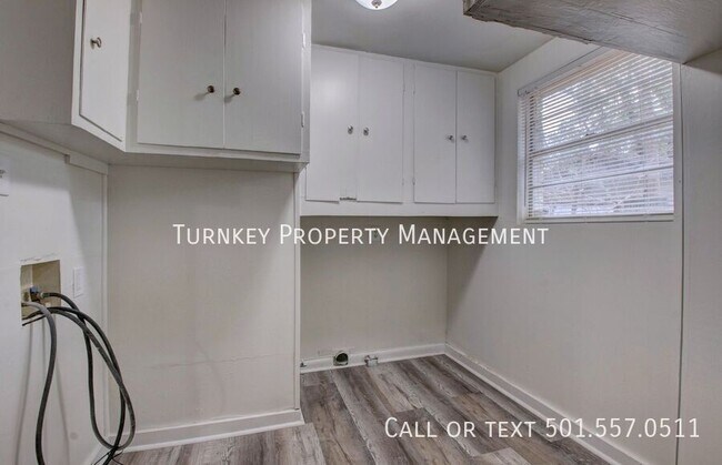 Building Photo - 319 Malibu Dr