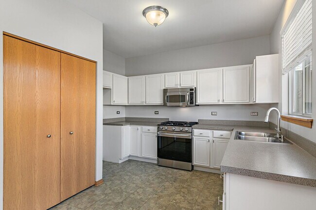 Building Photo - 614 Littleton Trail