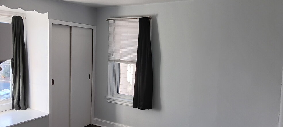 Building Photo - 434 Bridge St