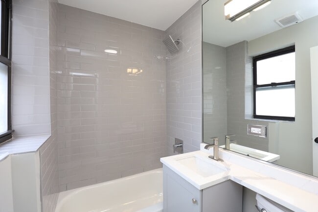 Building Photo - 545 W Belmont Ave