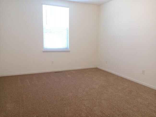 Building Photo - 1729-1731-1731 Louise Cir