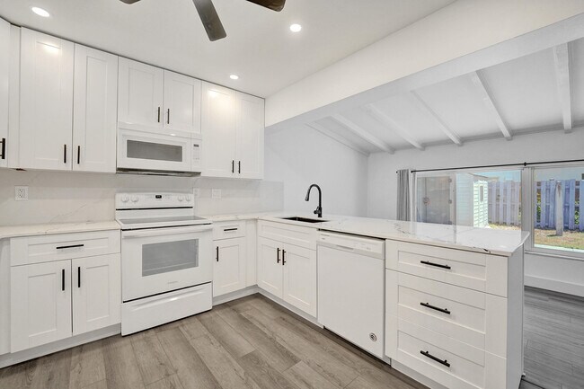 Building Photo - 1738 NE 52nd St