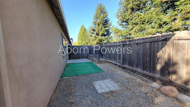 Building Photo - 626 Pearl Pl