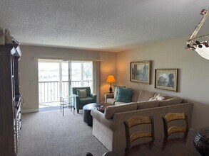 Building Photo - 7146 Huntington Ln