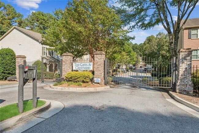 Building Photo - House 3 Beds 3 Bath