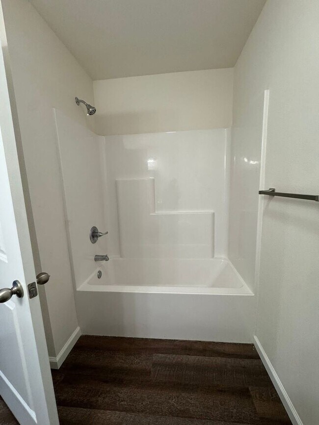 Building Photo - 1 bed, 1 bath Apartment