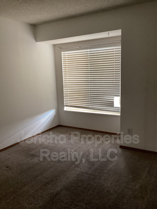 Building Photo - 8733 W Cornell Ave