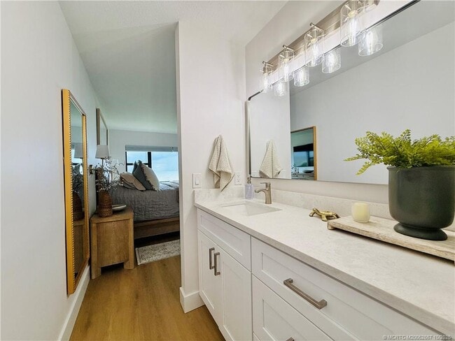 Building Photo - 7370 S Ocean Dr