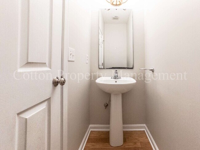 Building Photo - 448 Vallie Ln