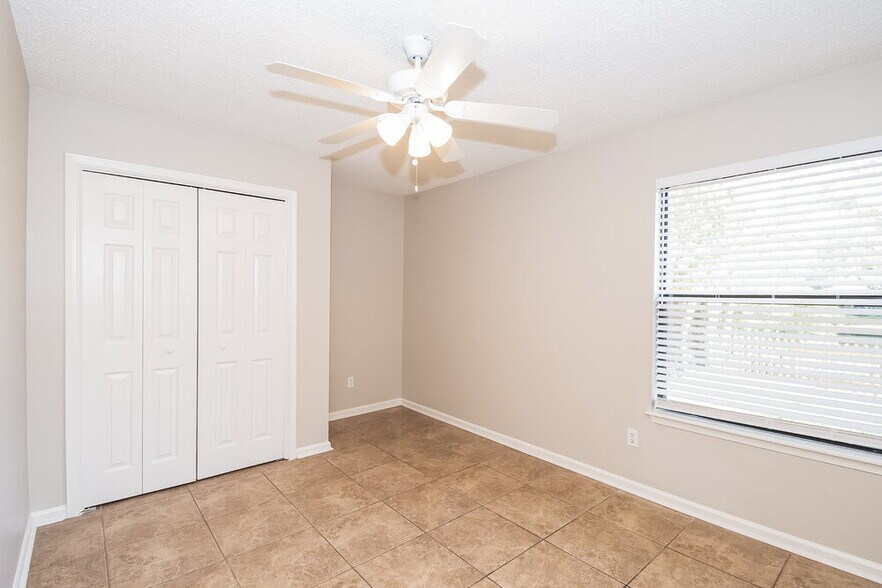 Building Photo - 10827 Carrington Ct