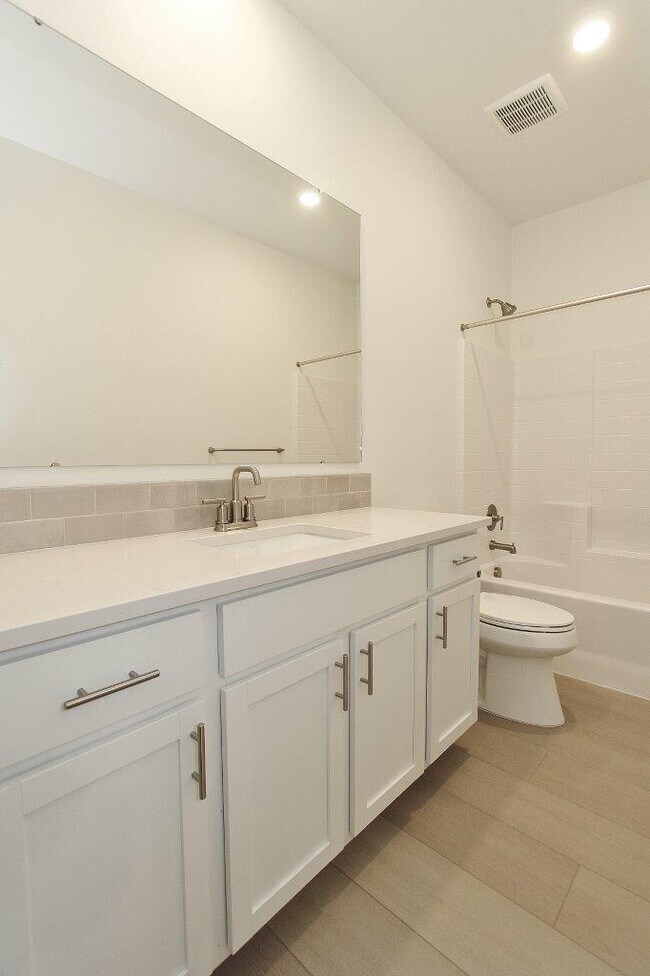 Building Photo - 11138 Overhang St