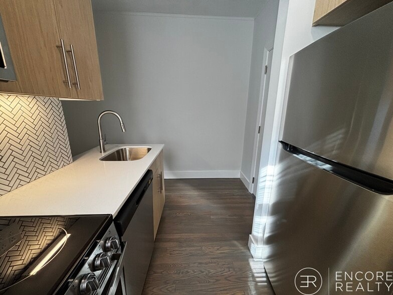 Building Photo - 111 Park Dr