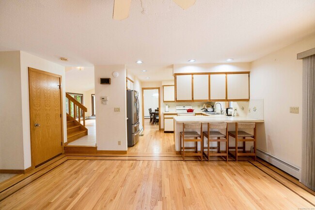 Building Photo - 18 Clifford Ave