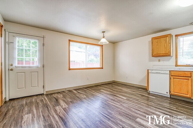 Building Photo - Pachl10