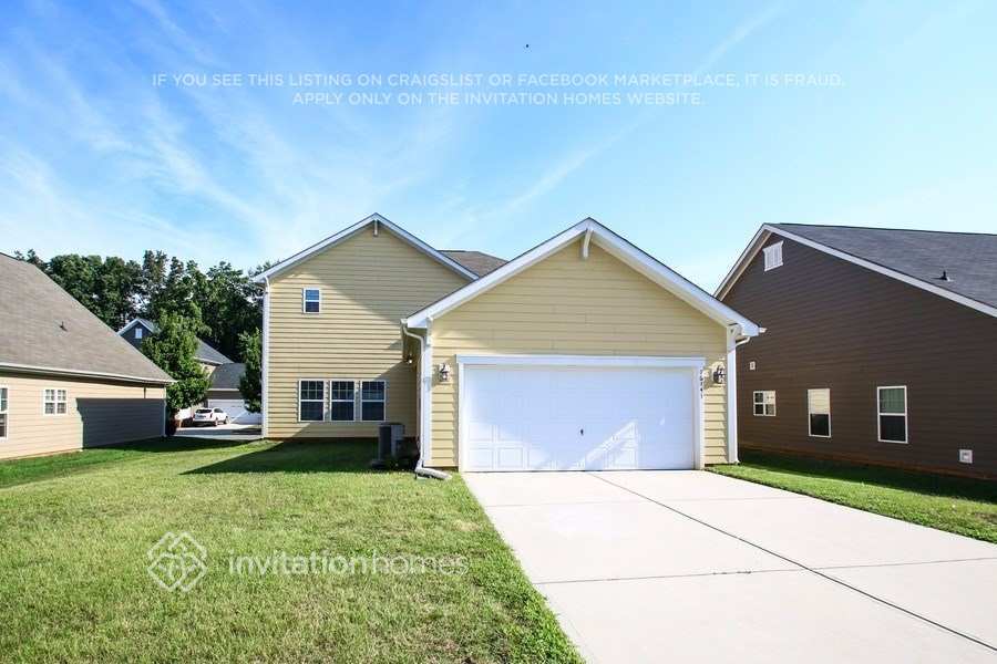 Building Photo - 16141 Spruell St