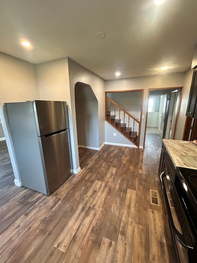Building Photo - Three Bedroom House for Rent With a Garage...