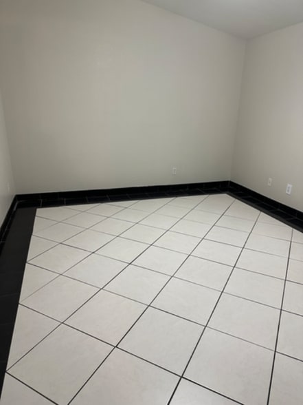 Building Photo - 5449 E Fairfield St