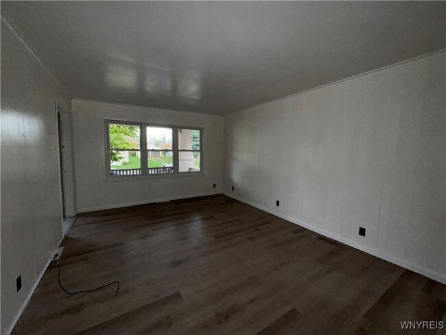 Building Photo - 108 Schutrum St