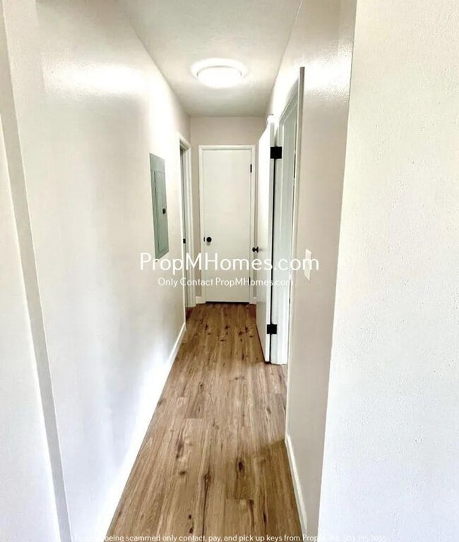Building Photo - Updated One Bedroom in Montavilla - Large ...