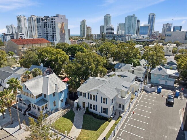 Building Photo - 326 6th Ave N