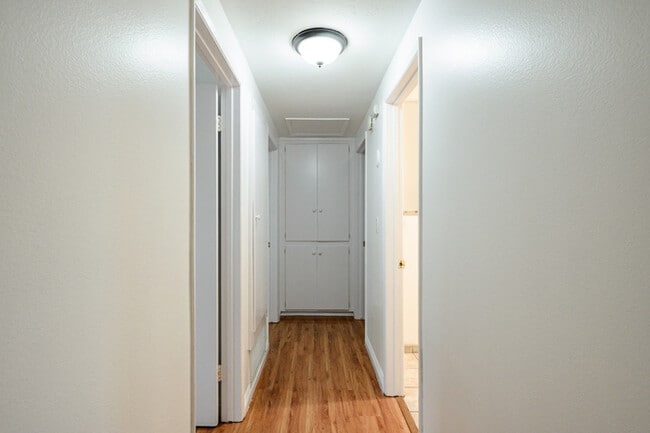 Building Photo - Beautifully Renovated 3BR/2BA Single-Story...