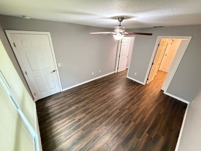 Building Photo - AWESOME 3/2 w/ office HOME in Deltona! You need to check this out!