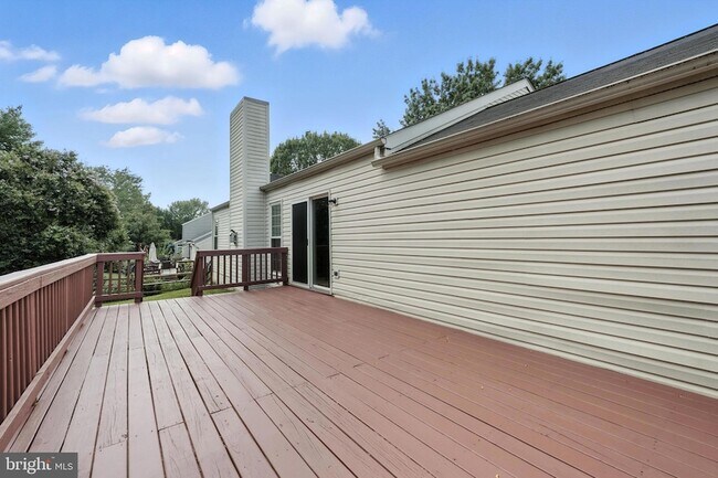 Building Photo - 9571 Basilwood Dr