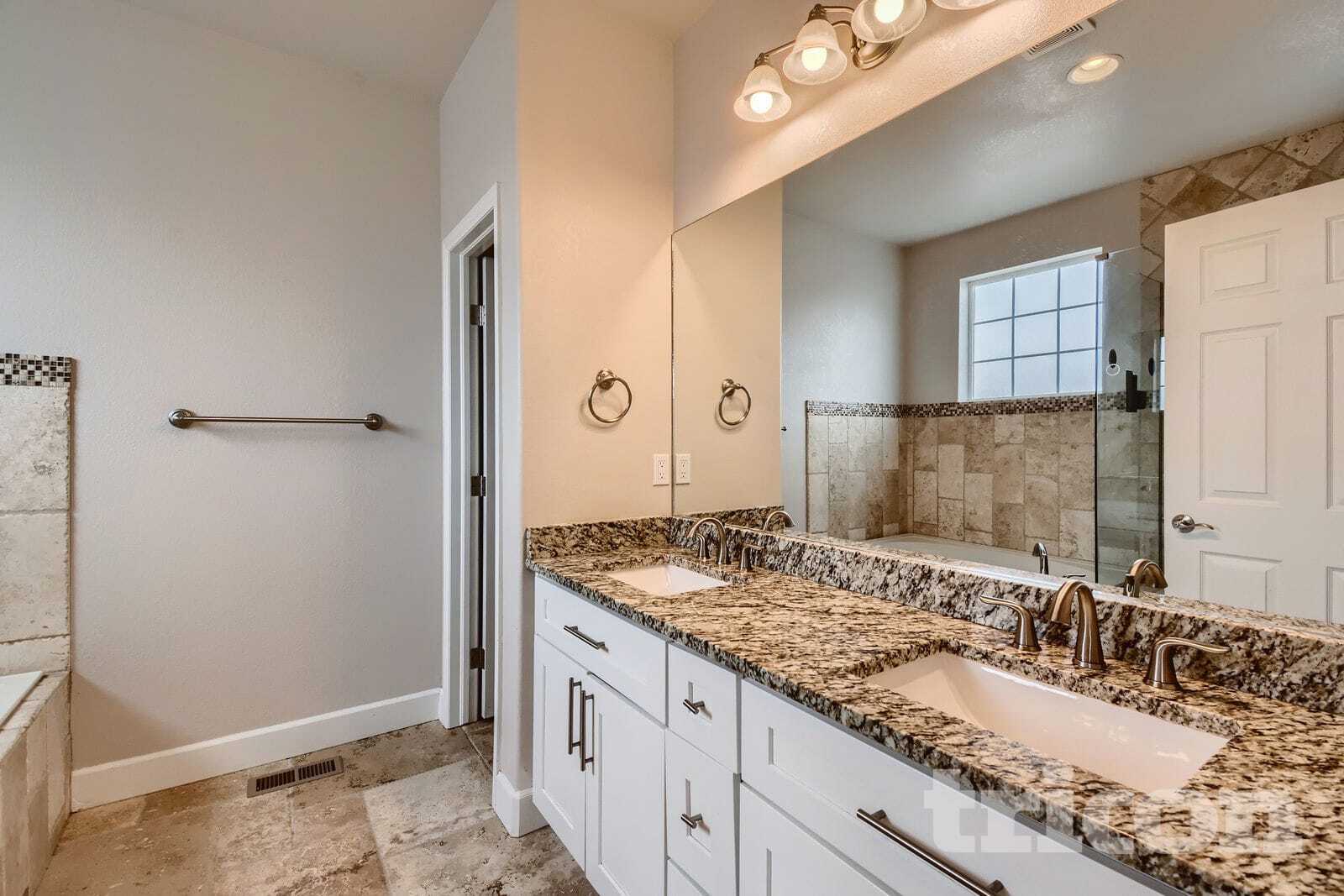 Building Photo - 9805 W Hinsdale Pl