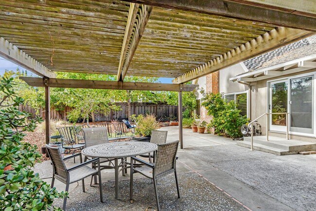 Building Photo - Elegant and Spacious 4Bedroom Sunnyvale Home
