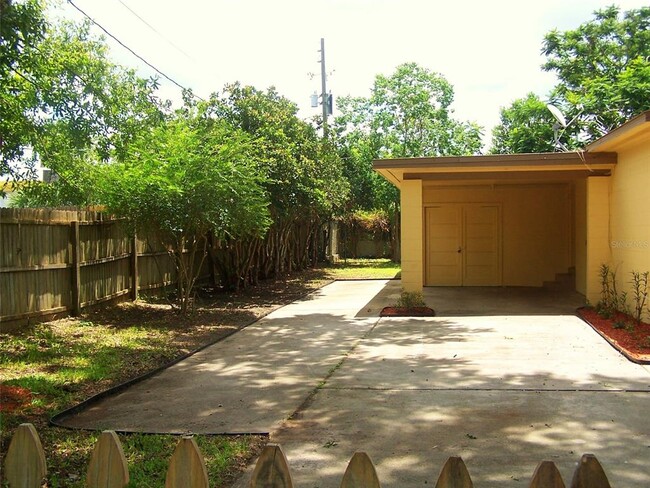 Building Photo - 1615 Crocker Ave