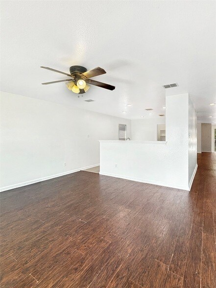 Building Photo - 1217 Caroline Dr