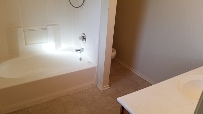 Building Photo - 7215 Upland Bend Dr